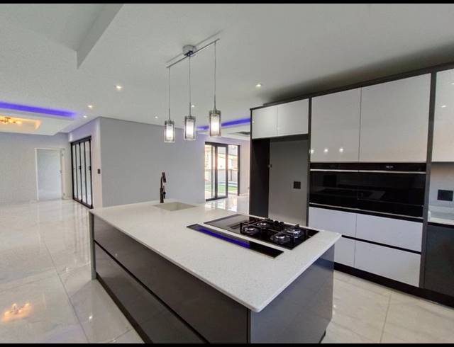 5 BEDROOM HOUSE FOR SALE IN SIX FOUNTAINS RESIDENTIAL ESTATE
